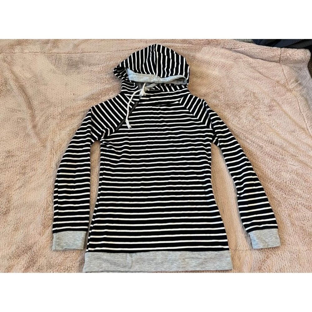 Ampersand Ave Women’s Sweater Size Large Black